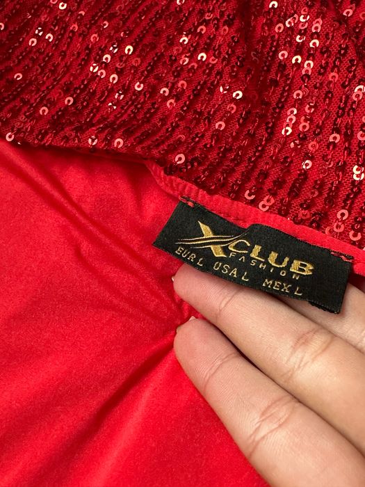 Къса червена рокля