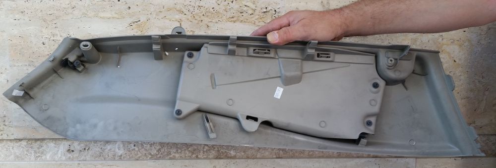 Продавам щори за трети ред седалки на Рено Гранд Сценик 2