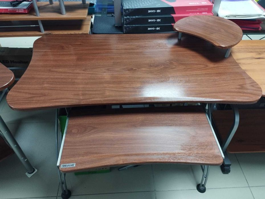 Компьютерные столы Delux