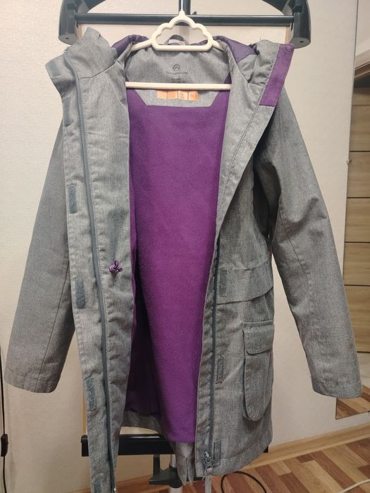 Продам куртку весна на девочку