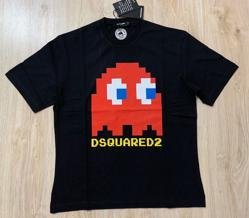 Нови мъжки тениски Dsquared в черен и в бял цвят.Нови с етикети
