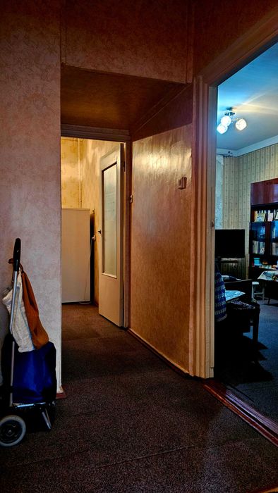 2-комнатная переделана в 3-х, улучшенная, лоджия 2х6, массив Феруза