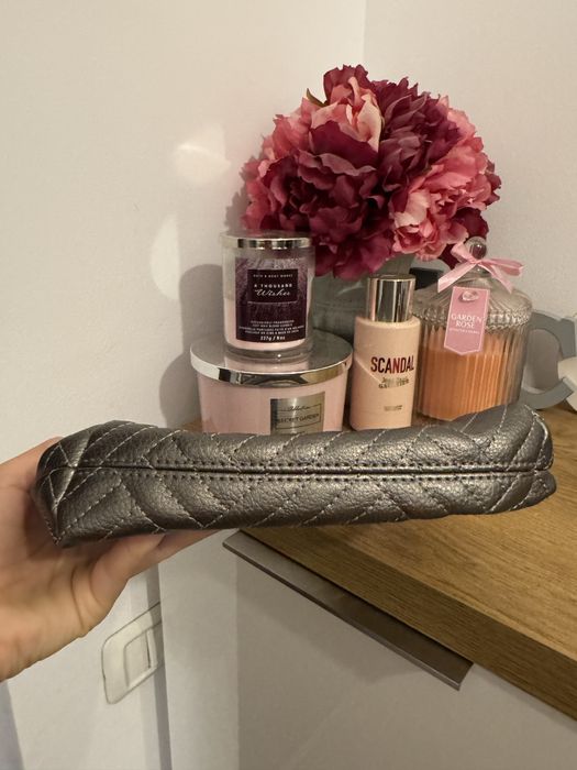 Vand geanta plic originala Love Moschino