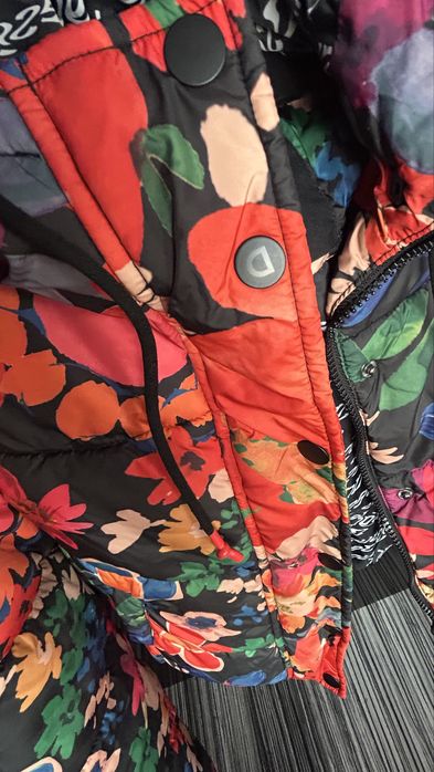 Късо дамско якенце Desigual XS