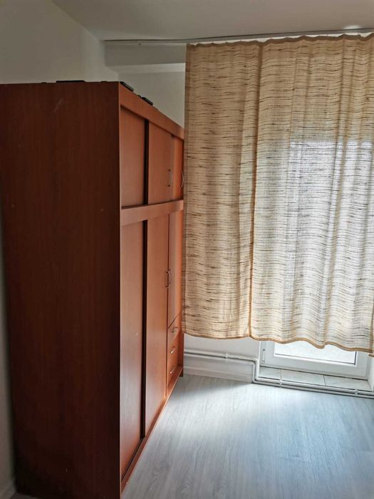 Închiriez apartament 3 camere Craiova, zona Lăpuș-Arges