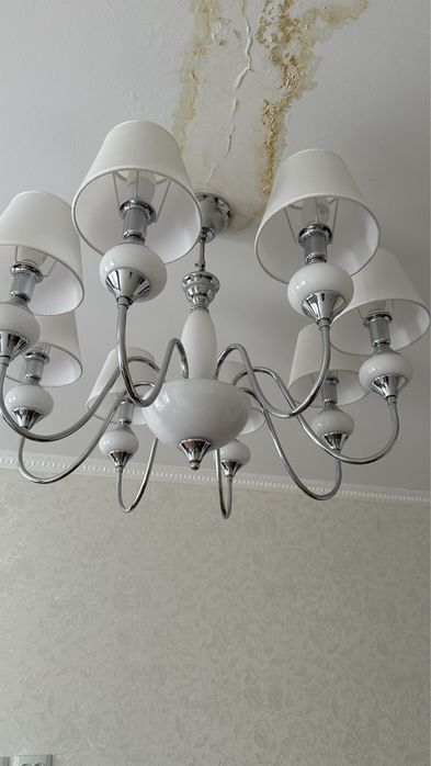 Люстра 8 лампочек
