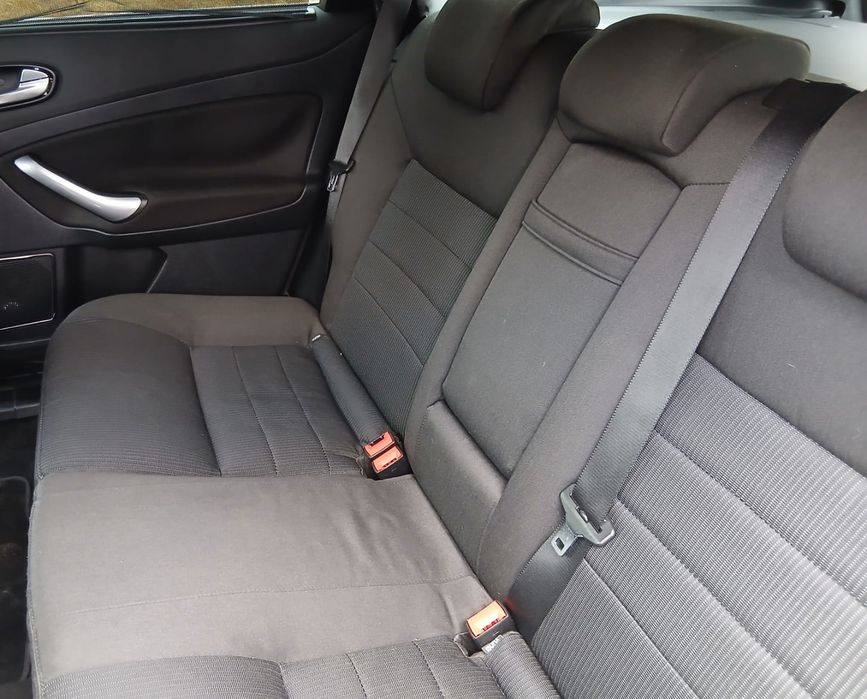 Ford Mondeo 2.0 Diesel  ,6 Trepte Titanium impecabil fără rugina