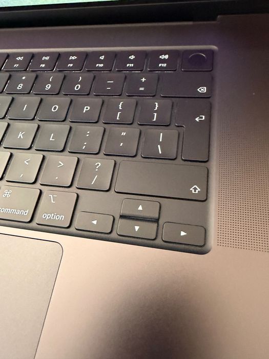 macbook pro 16" M4 pro 512GB