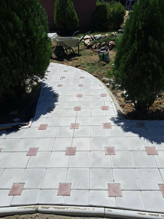 Pavaje și pavele din fabrica Diverse modele și culori Asiguram montaj