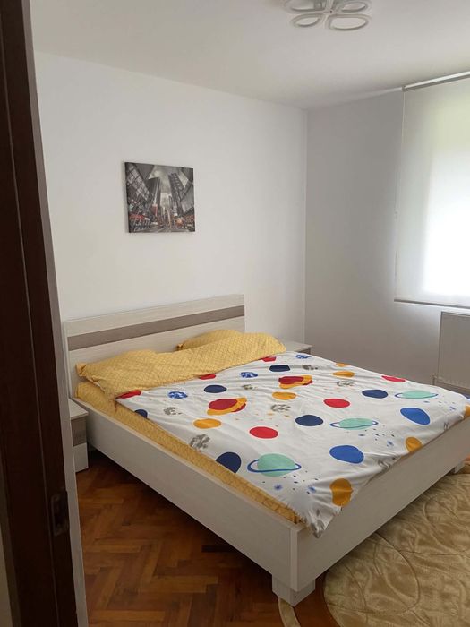 Apartament de inchiriat zona centrala cu loc de parcare . Str General Christin tell