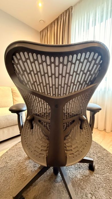 Herman Miller Mirra 2 - Офис Стол - Като Нов!