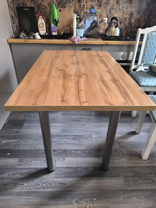 Продам кухонный стол б/у