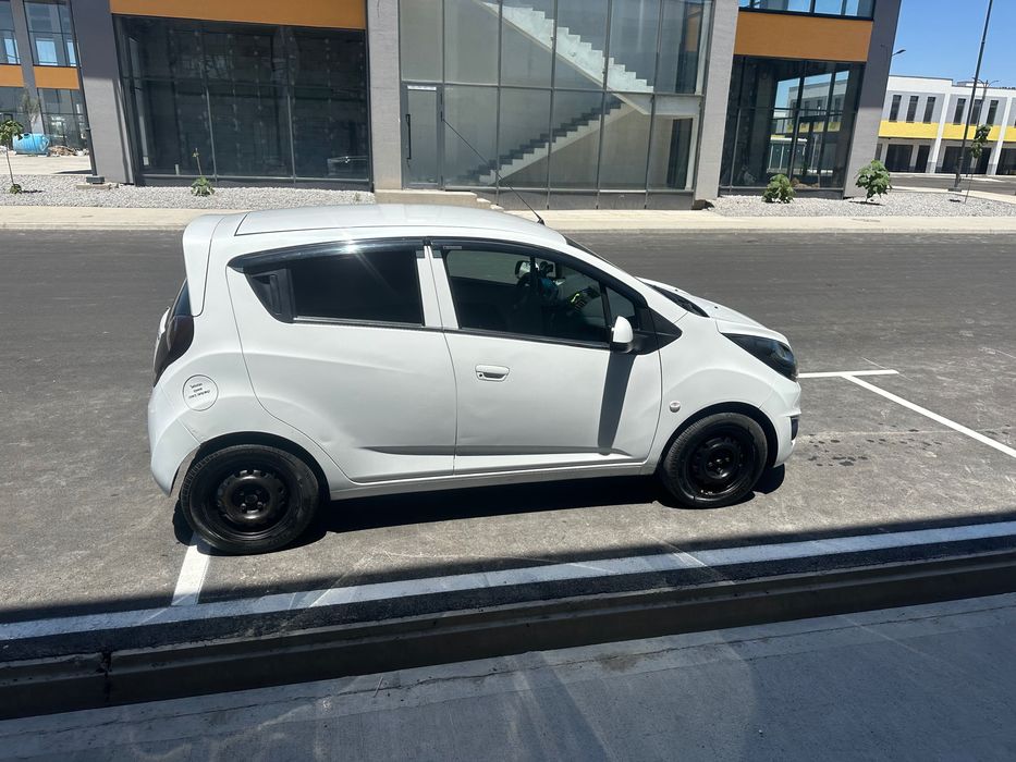 Продам Спарк 2017 года в отличном состояние