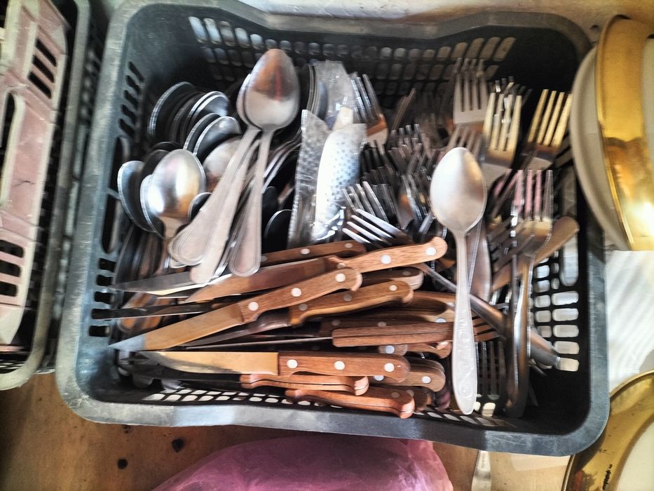 Продам посуду белый фарфор