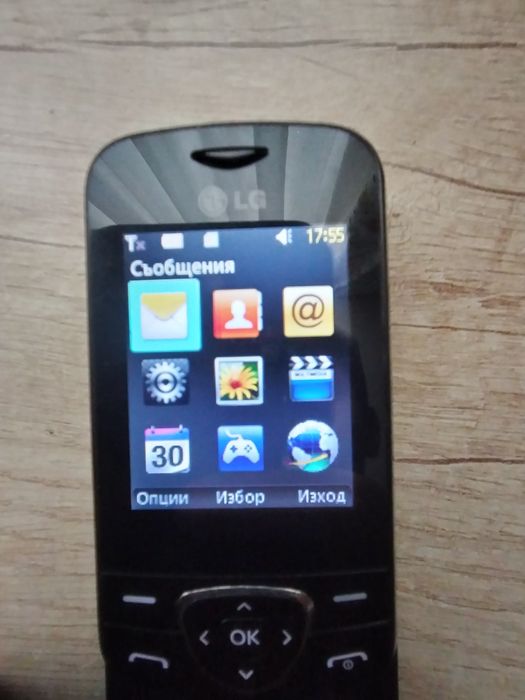 Продавам запазен телефон LG