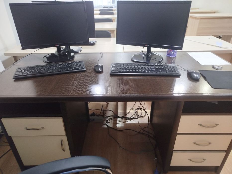 Стол компьютерный