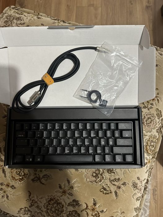 Tastatura QWERTYKEY H61 split black