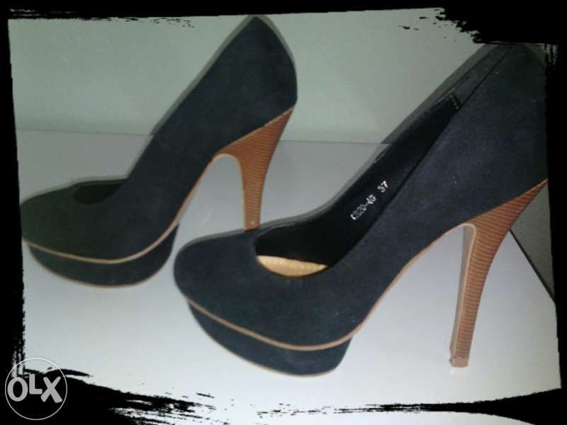 Черни обувки на ток :)