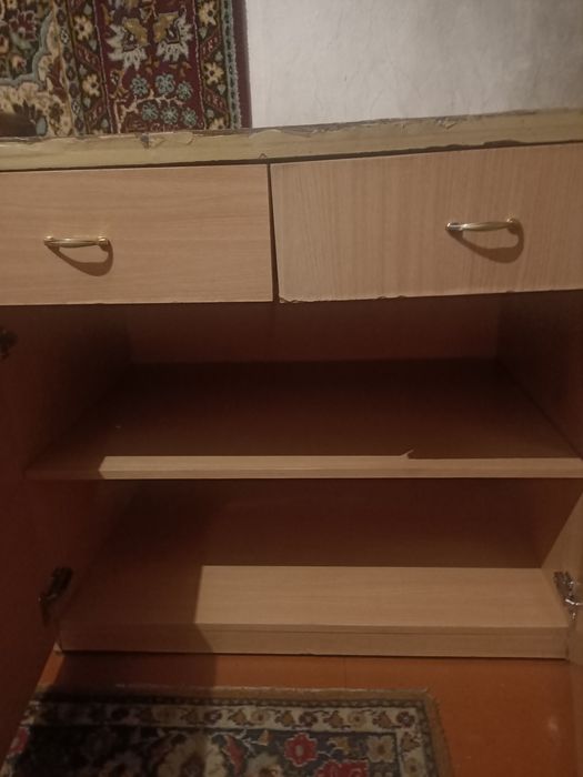 Продам кухонный стол тумбу