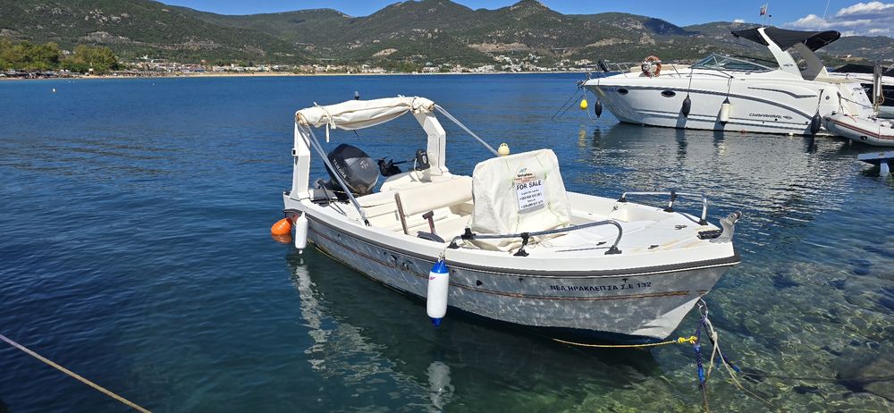 Лодка в Гърция 4.67м. 30к.с. Неа Ираклица