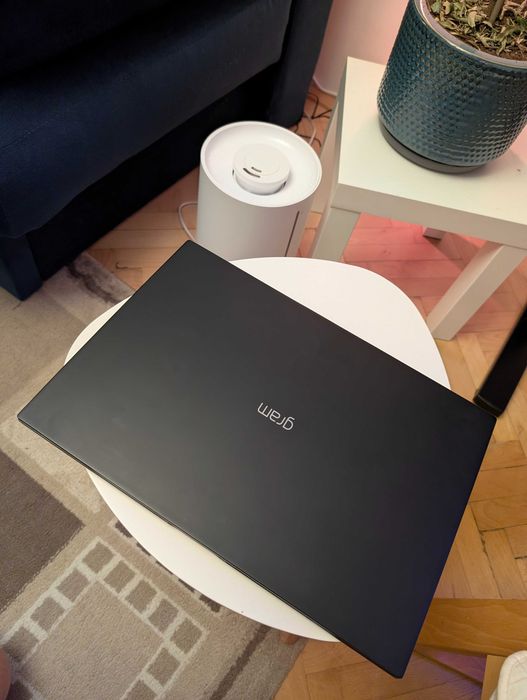 Laptop Ultra-Portabil LG Gram 17 – Doar 1.3kg (Stare Excelentă)