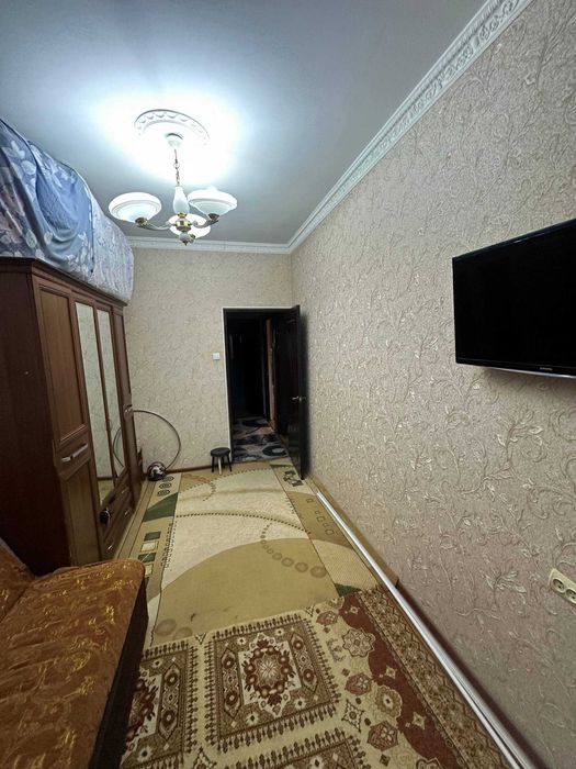 Kvartiraga odam qo'yamiz uy egasi bilan 1 xonasi beriladi maklerskiy
