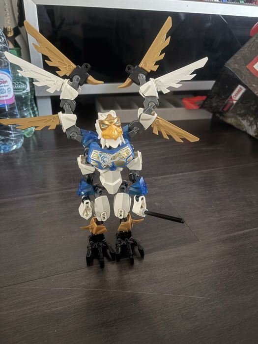 Здравейте продавам лего chima 2013 година