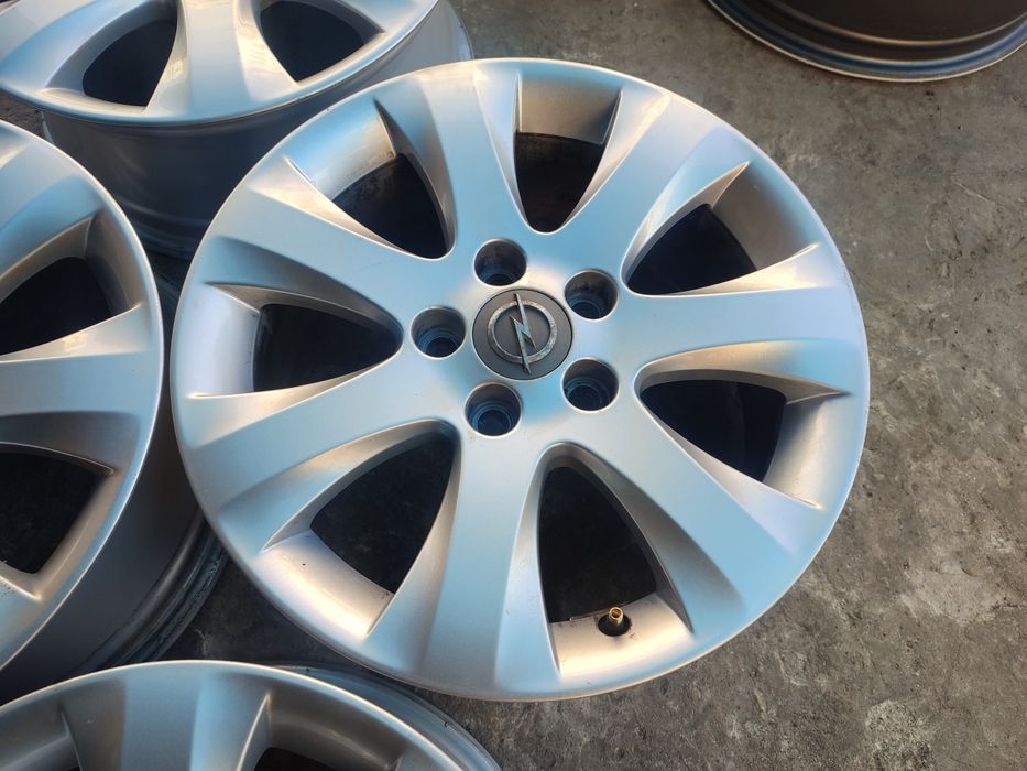 16" оригинални алуминиеви джанти за Opel.