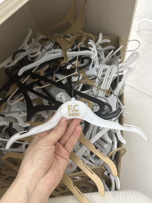 Продам детские вешалки