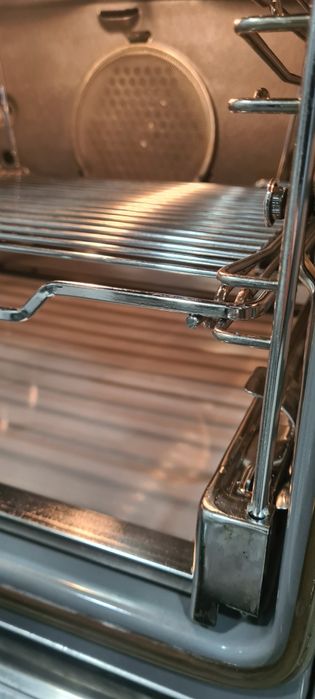 Фурна за вграждане Miele H311e с керамични котлони