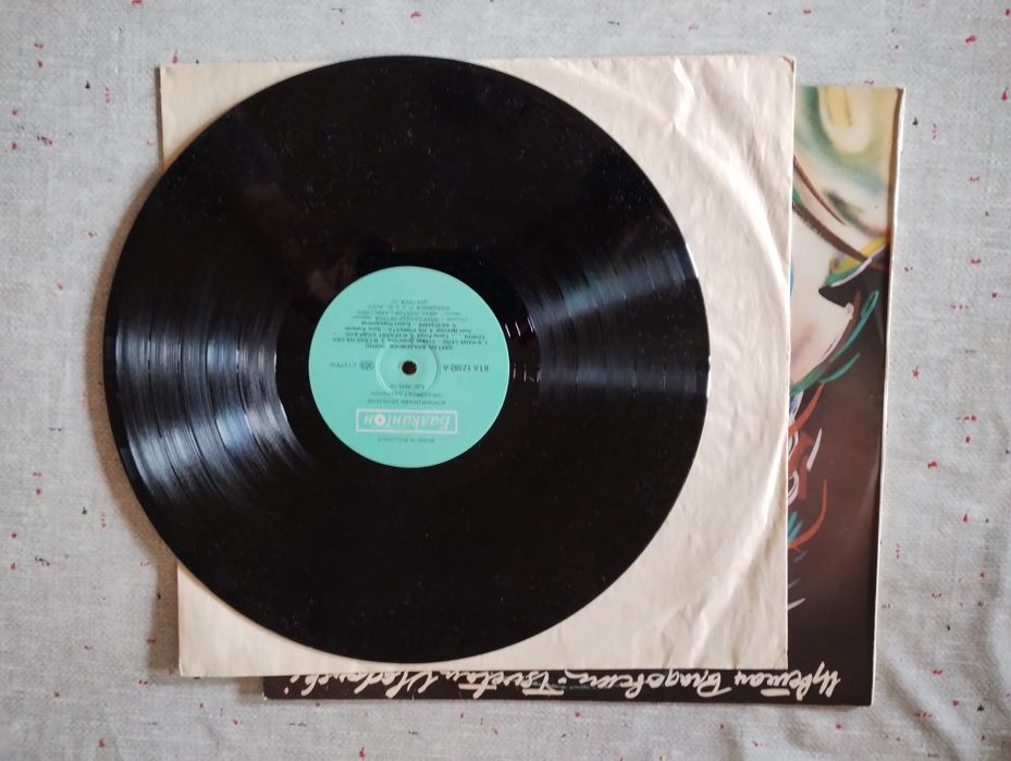 грамофонната плоча Цветан Владовски. 
Изпълнител: Цветан „Чочо“ Владовс