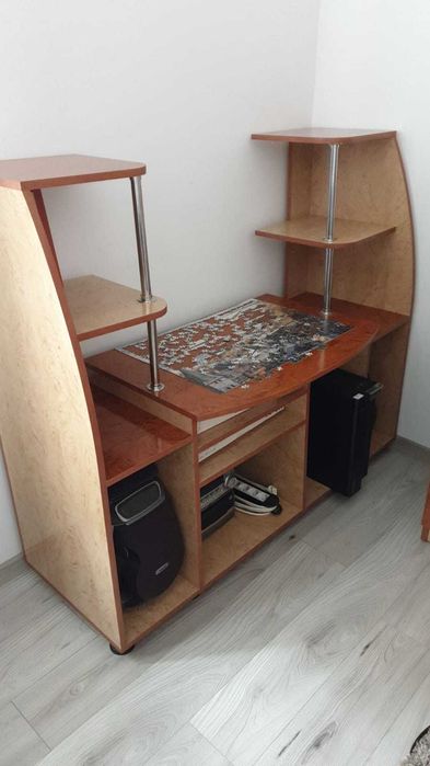 masa birou , tv,  rotunda , cafea , sifoniere ,jaluzele