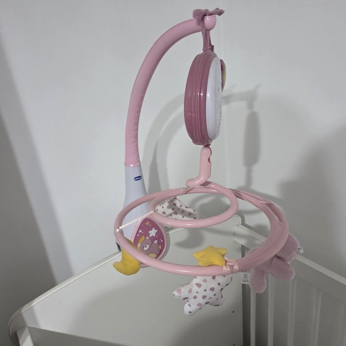 Pachet complet: Pătuț bebe lemn alb ASAMBLAT + Saltea + Carusel Chicco