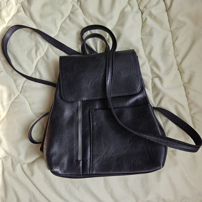 Дамска кожена малка раница,Нова.15€