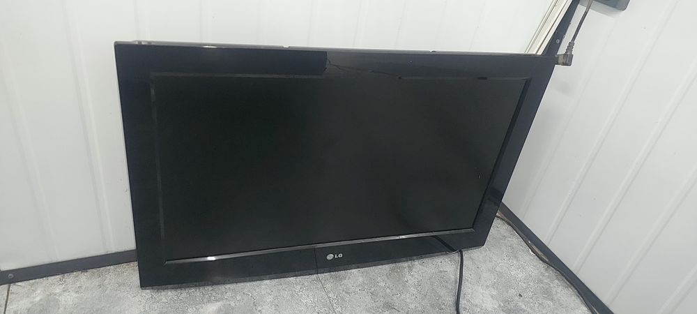 Продаю телевизор LG