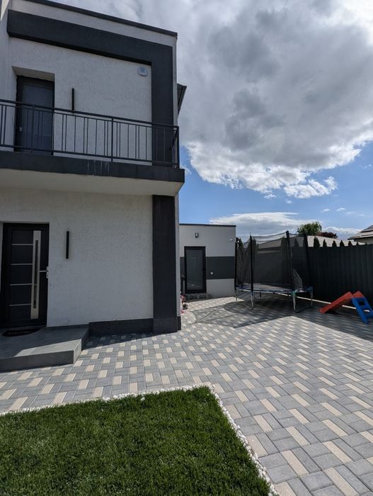 Vând casa premium  în cartier Arcasilor