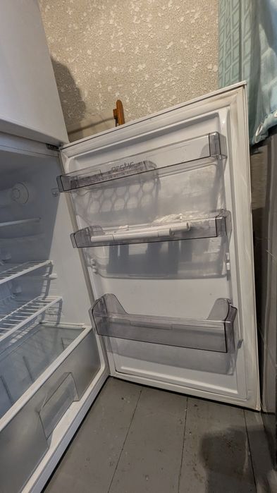 Frigider cu 2 uși Arctic AND266+ (Clasa A+) – Perfect Funcțional!