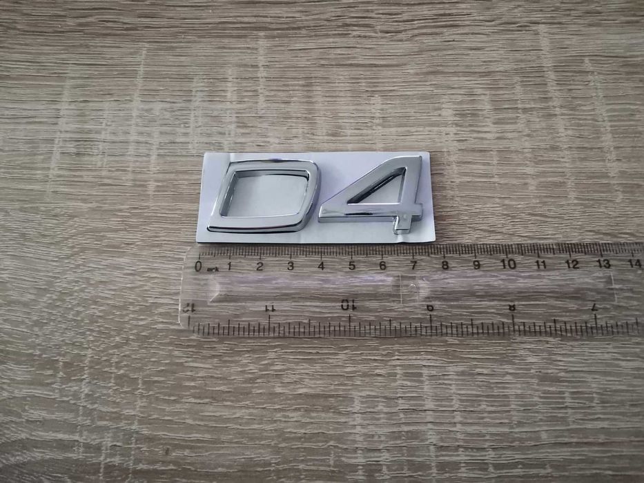 сребристи емблеми Волво Volvo D4