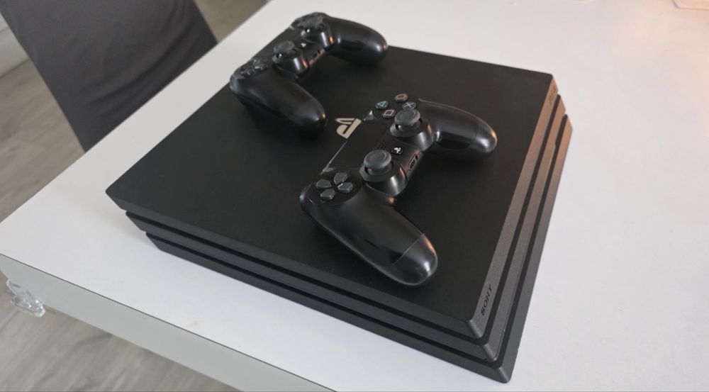 Ps 4 Pro 1 tb +GTA 5