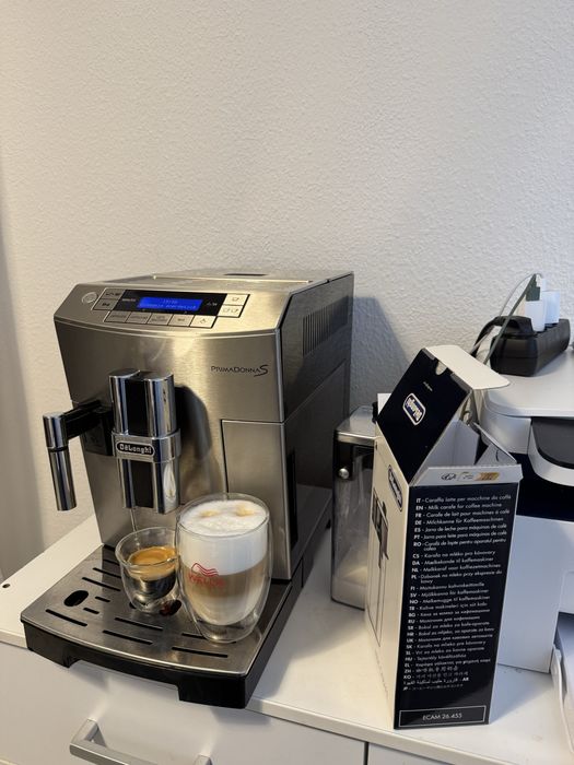 Aparat de cafea boabe/expresor automat Delonghi Prima Dona S Cappucino