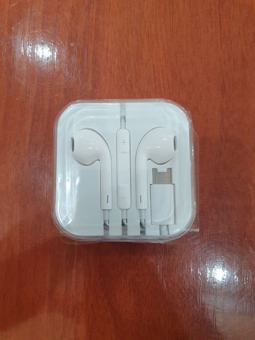 Yangi qadoqda sifatli simli quloqchin (Type-C)