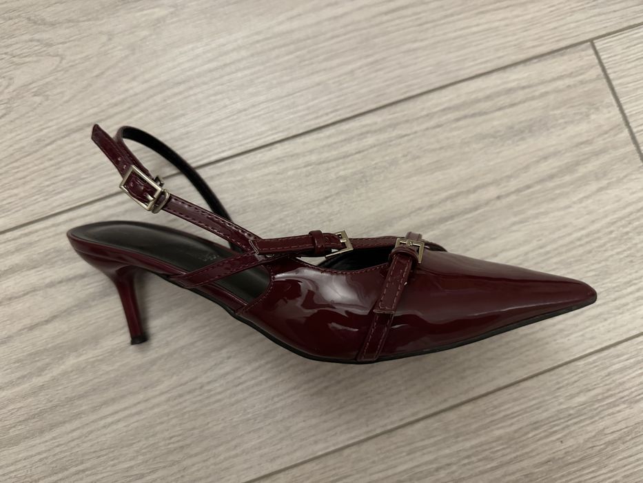 Туфли на низком каблуке