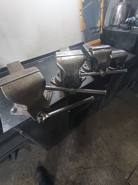 Продам тиски слесарные и станочные