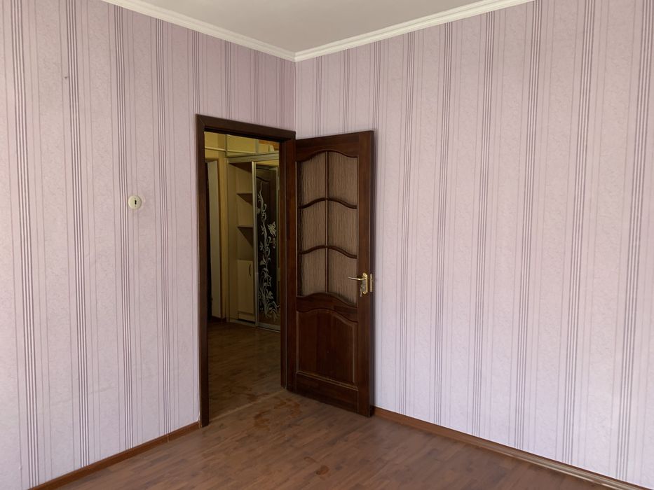 Продается трех комнатная квартира