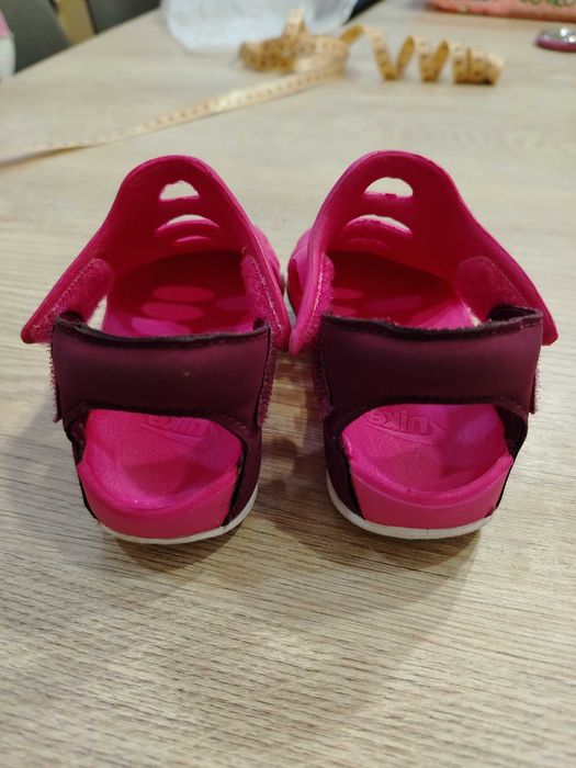 Розови сандали Найк