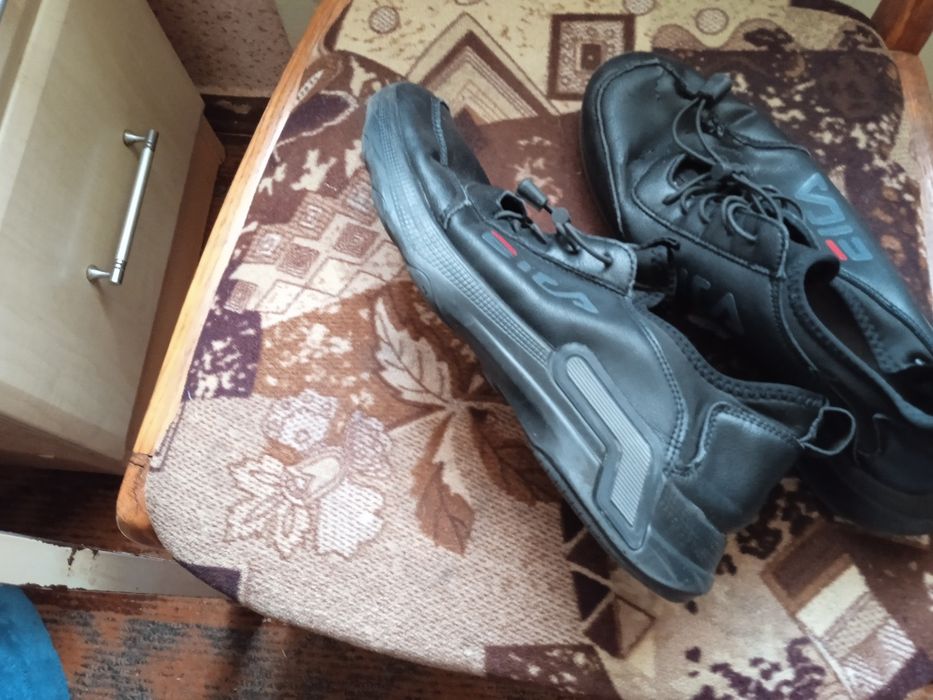 Муж кроссовки продам