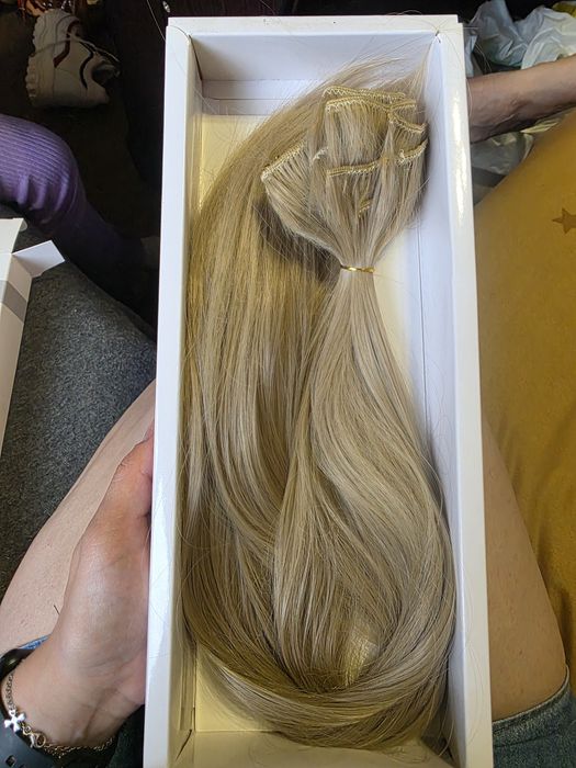 Vând extensii din par natural cu clips.Produs nou