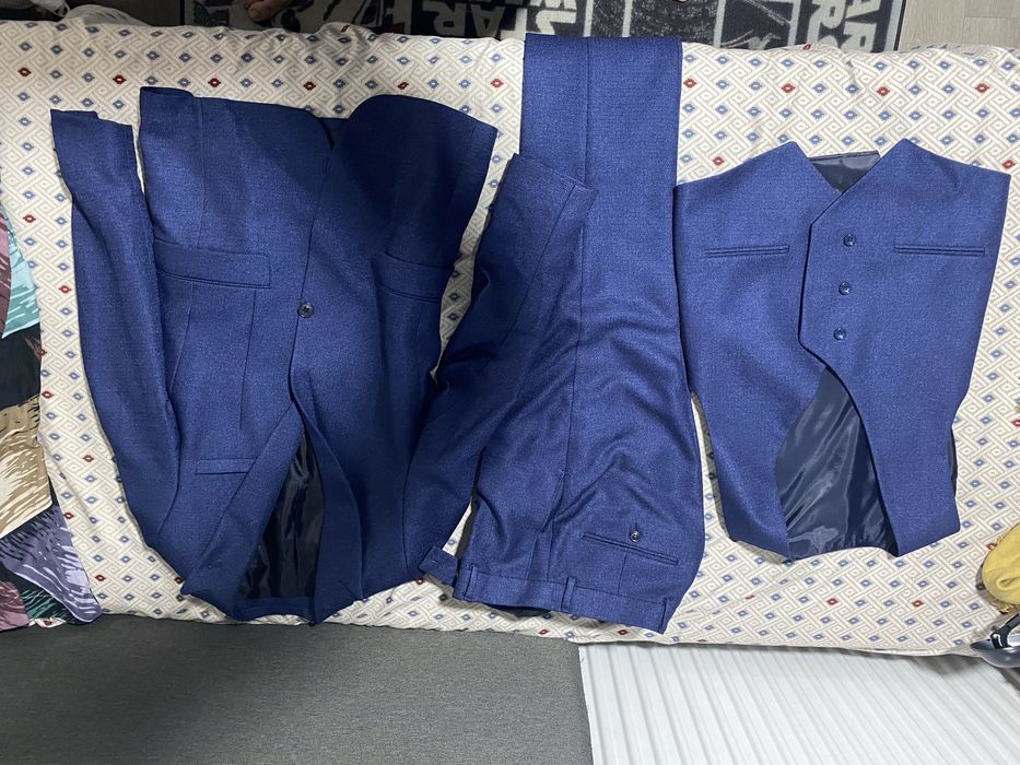 Costum barbatesc elegant 3piese,purtat doar odata