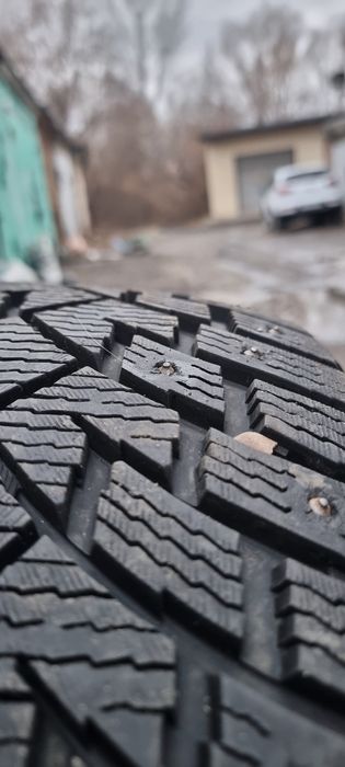 Продам шипованые шины Landsail