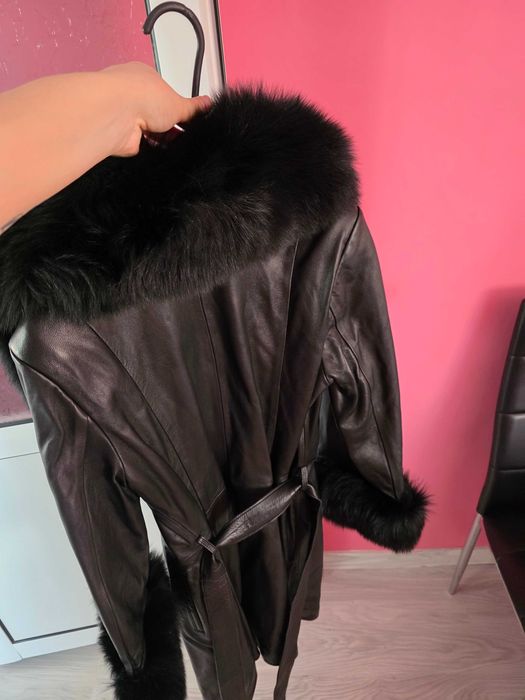 Кожено яке от естествена кожа!носено е точно два пъти.